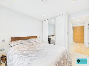 Bedroom- click for photo gallery